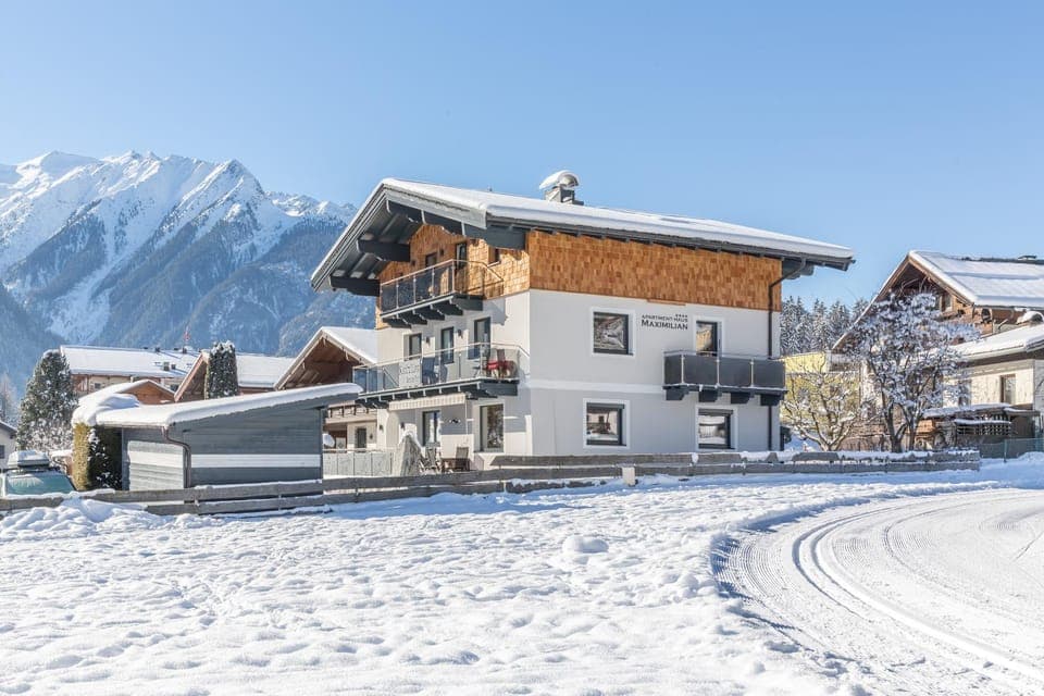 Property building, Facade/entrance, Winter