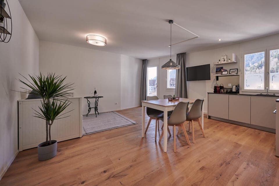 Living room, Business facilities, Seating area, Dining area