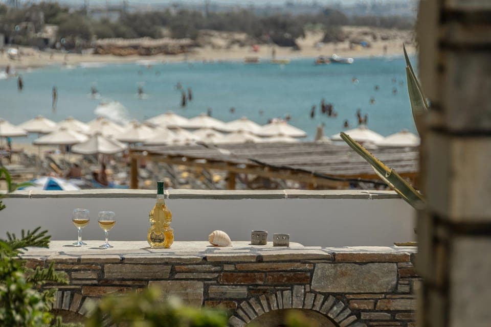 Property building, Seating area, Area and facilities