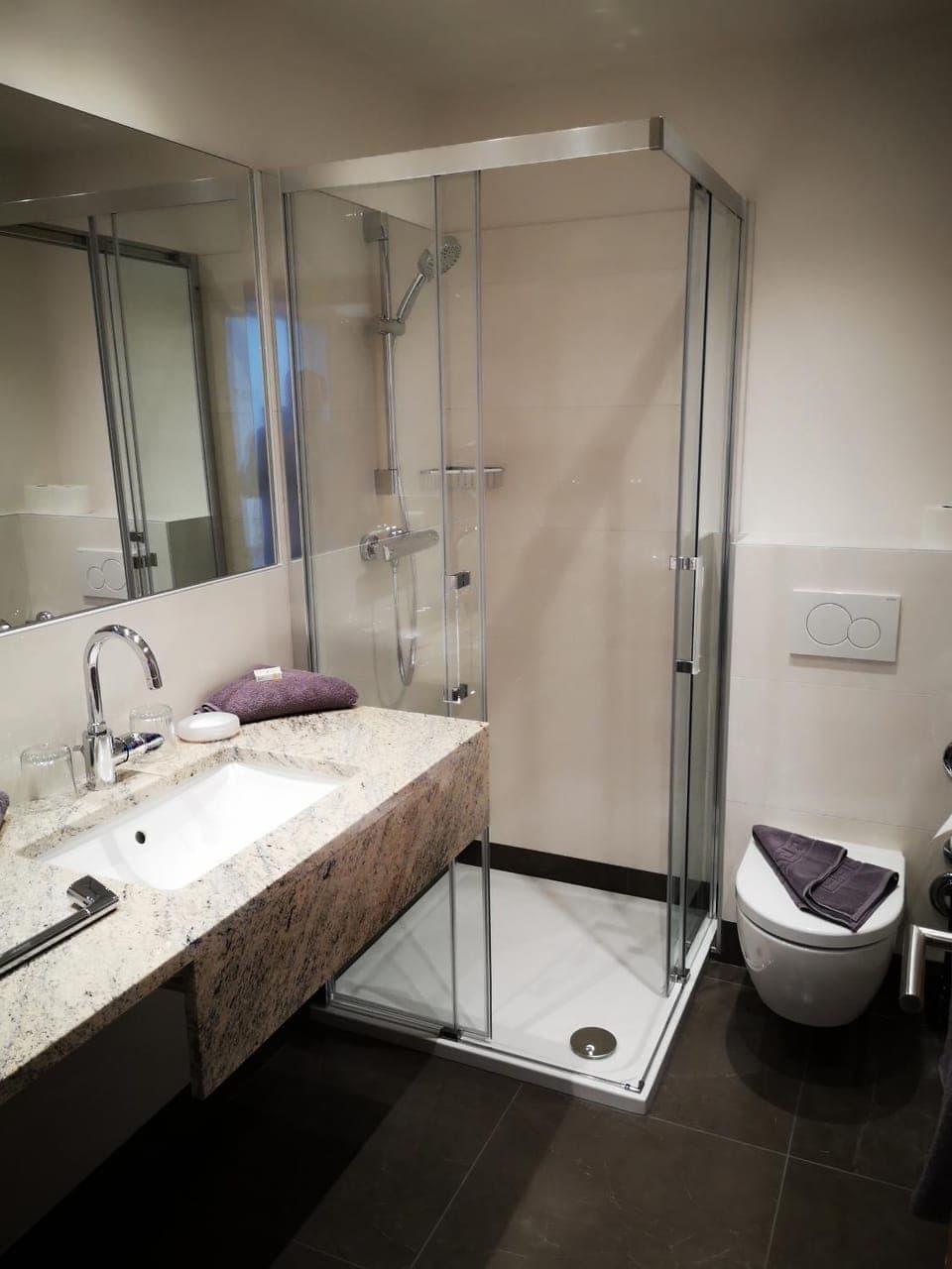 Bathroom, Decorative detail