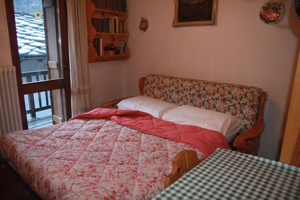 Communal lounge/ TV room, Bed