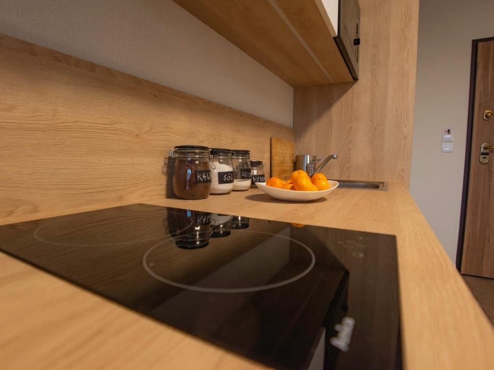 Coffee/tea facilities, Kitchen or kitchenette, Food, stove, toaster