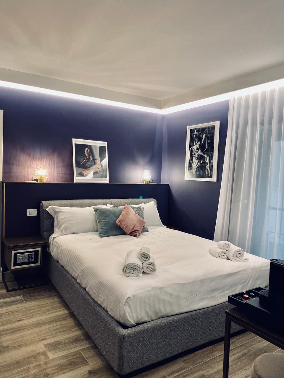 Bed, Photo of the whole room, Bedroom