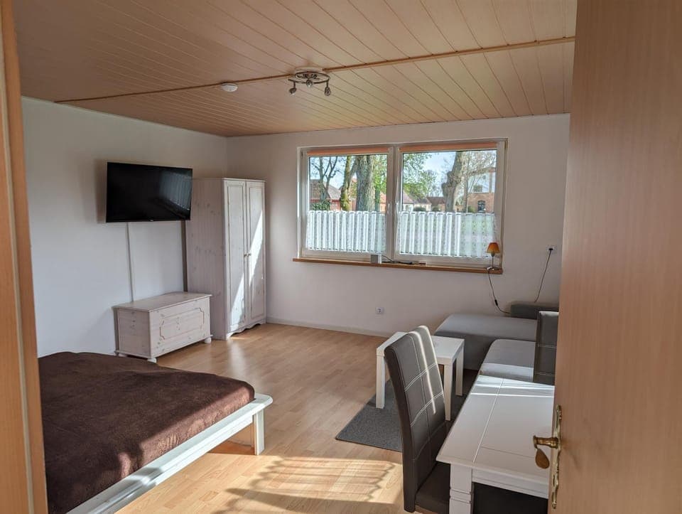 TV and multimedia, Living room, Dining area, Bedroom