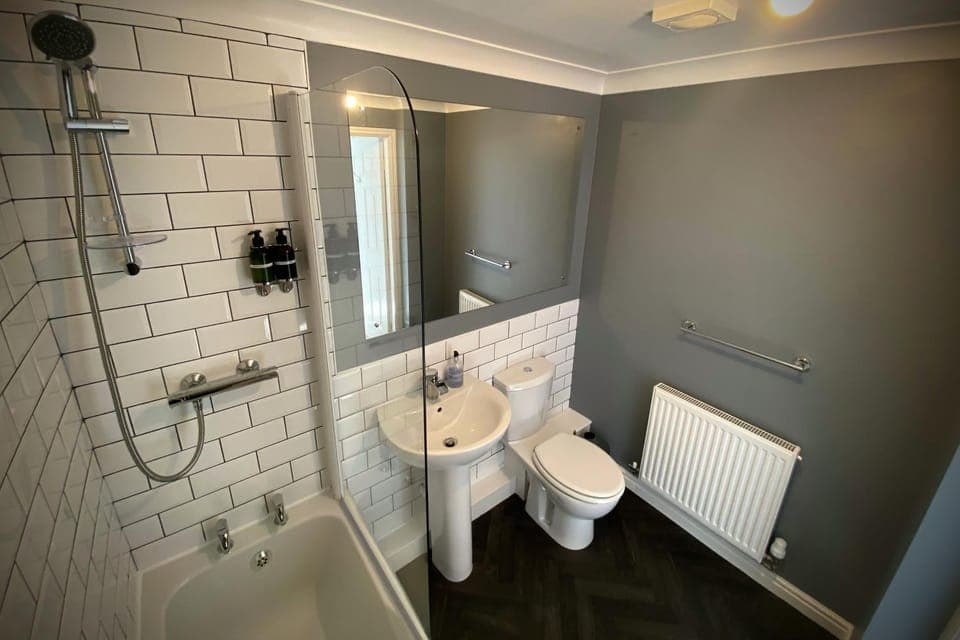 Shower, Toilet, Bathroom, Bath