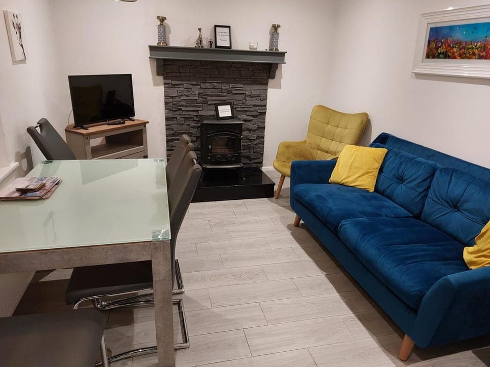 Living room, hair dresser