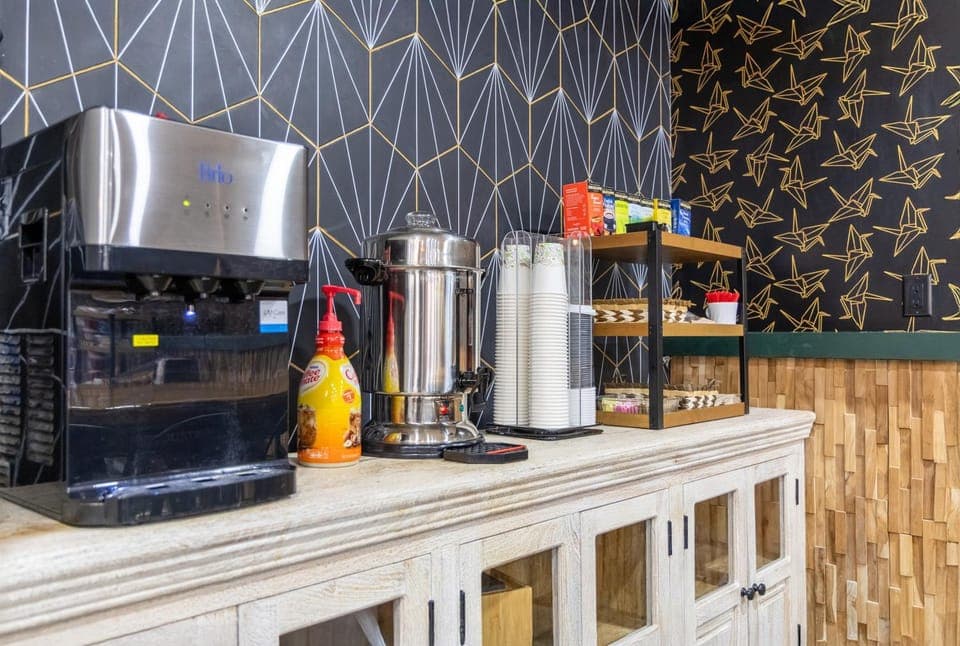 Coffee/tea facilities, Breakfast