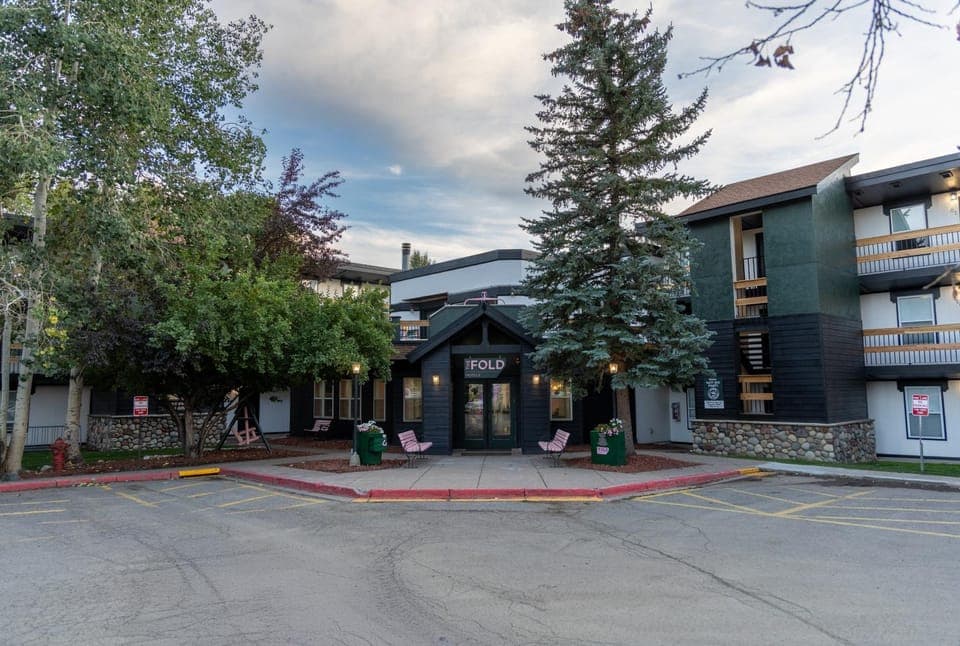 Property building, Location