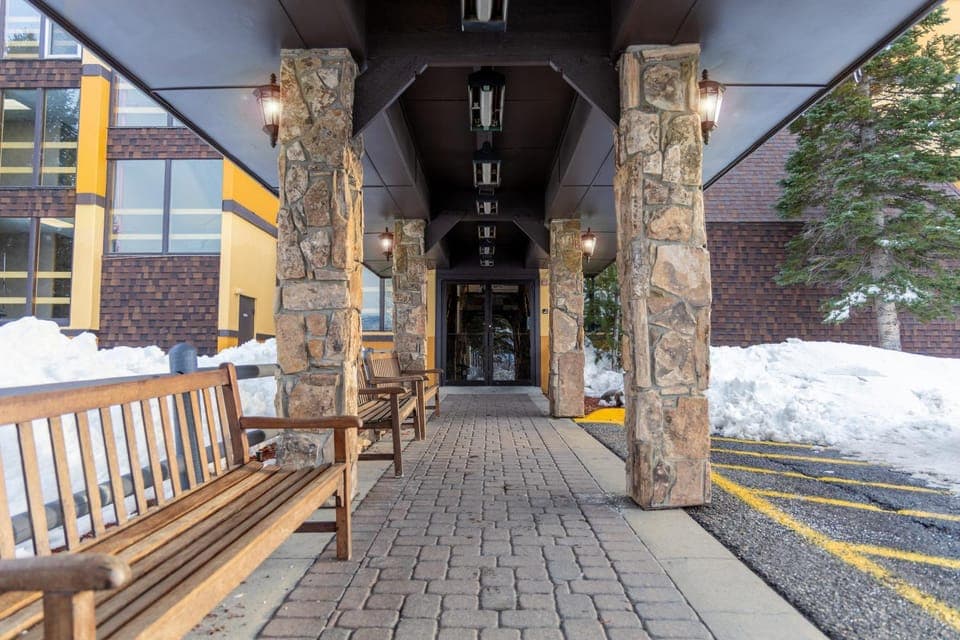 Facade/entrance