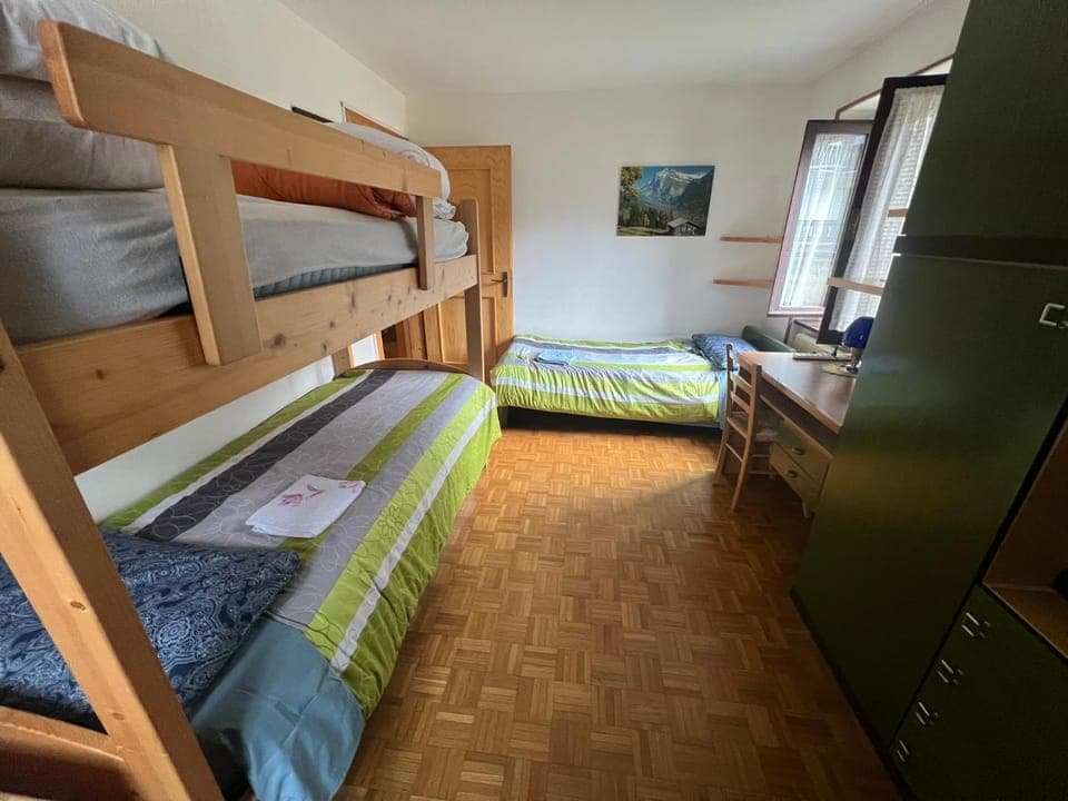 Bed, Photo of the whole room, bunk bed