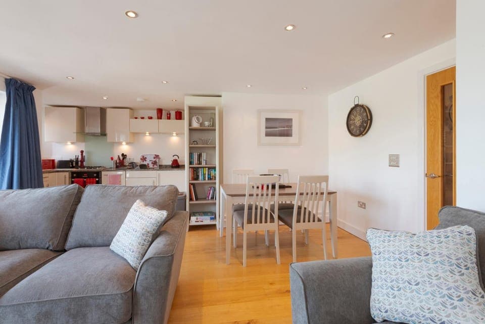 Kitchen or kitchenette, Living room, Dining area