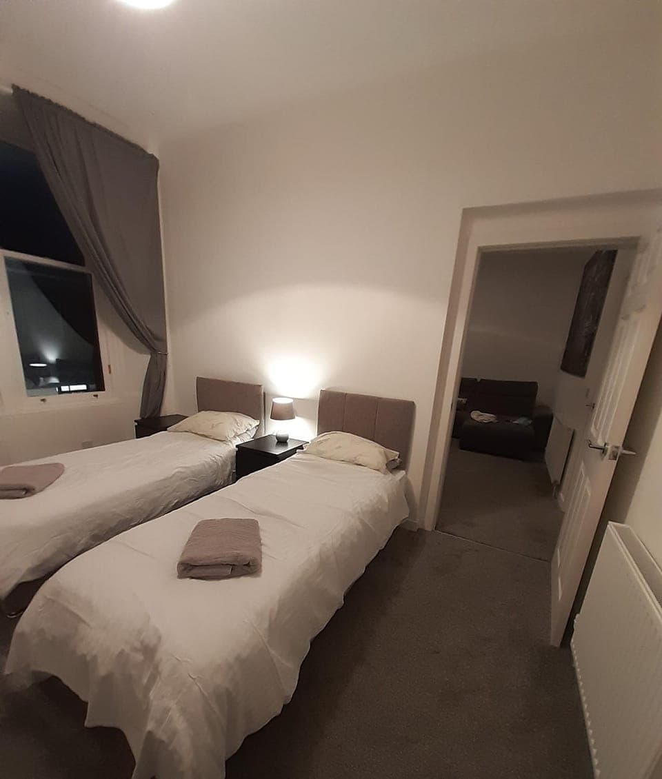 Bed, Photo of the whole room, Bedroom, towels