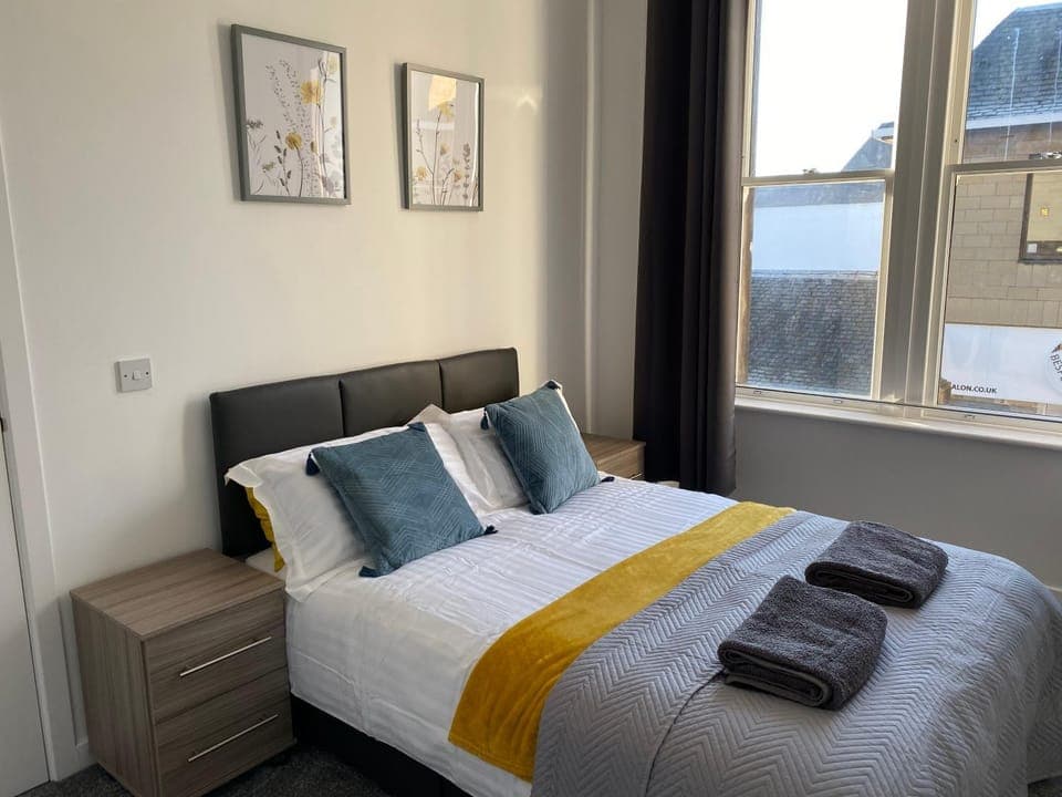 Bed, Photo of the whole room, Bedroom, towels