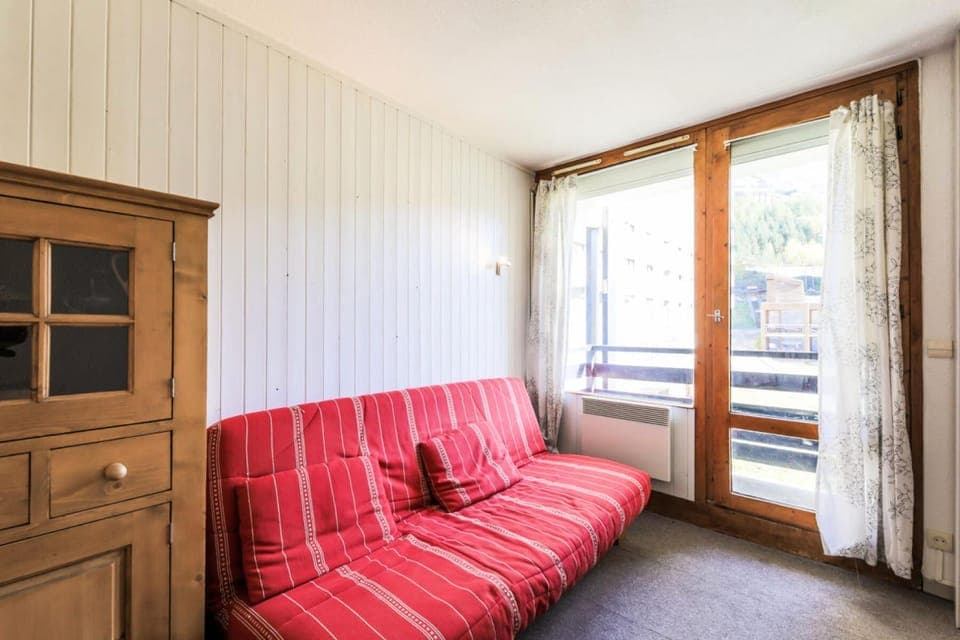 Bed, Living room, furniture