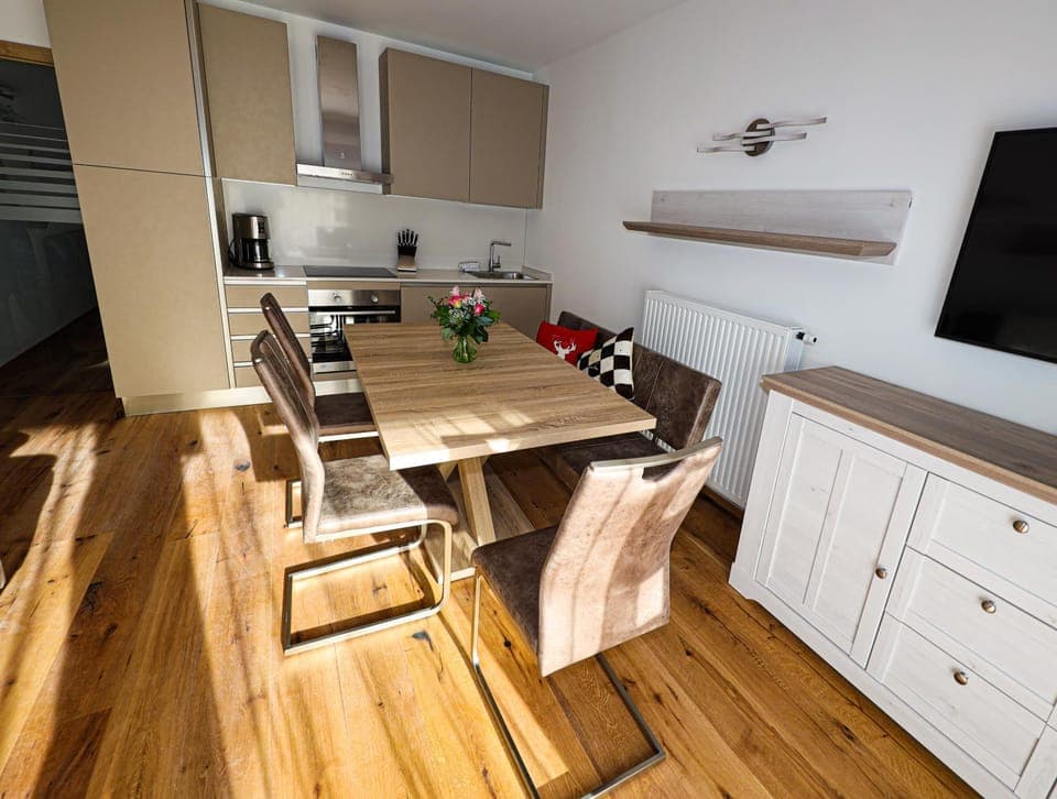 Kitchen or kitchenette, Communal kitchen