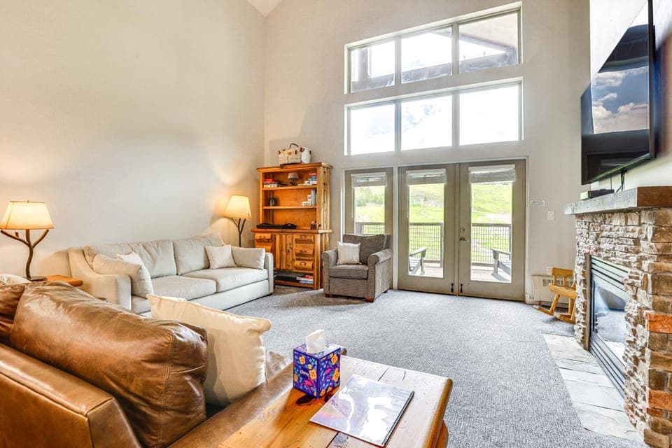 Ski-In/Ski-Out Granby Penthouse w/ Mountain Views! House in Granby