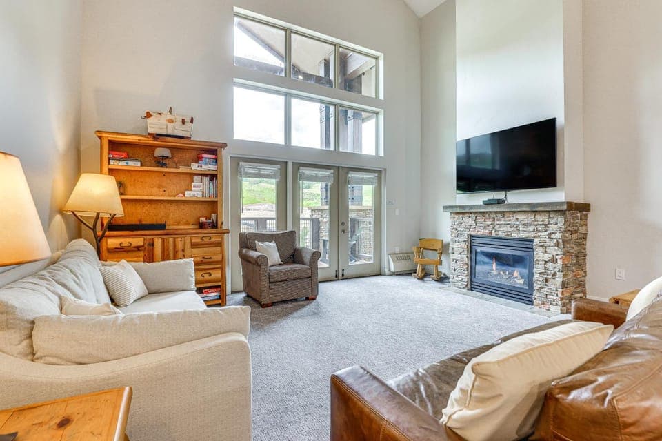 Ski-In/Ski-Out Granby Penthouse w/ Mountain Views! House in Granby