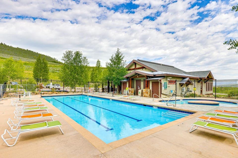 Ski-In/Ski-Out Granby Penthouse w/ Mountain Views! House in Granby