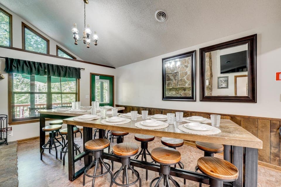 Rare 4-Acre Smoky Mtn Escape: 3 Mi From Gatlinburg House in Cartertown