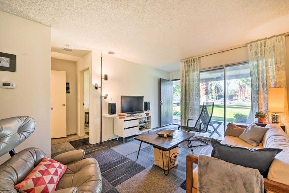 Palm Springs Retreat w/ Pool Access & Valley Views Apartment in Palm Springs