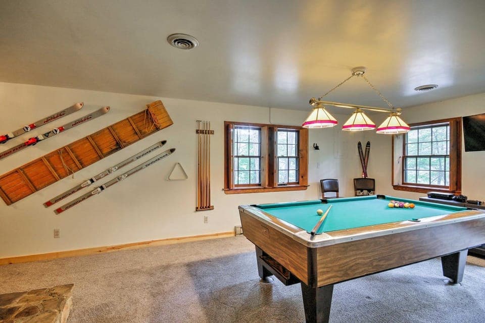 Family-Friendly Massanutten Log Home w/ Views! House in Massanutten