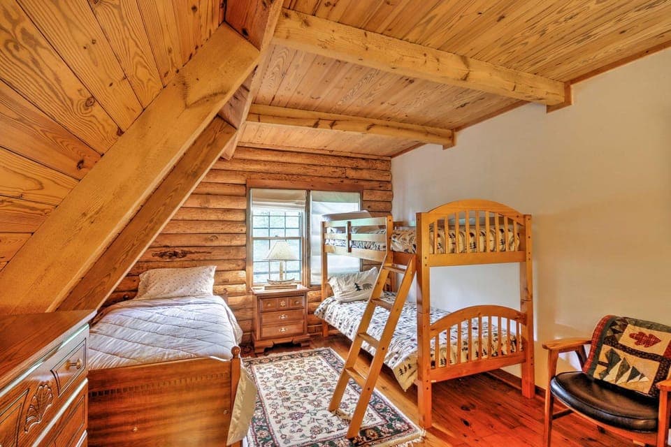 Family-Friendly Massanutten Log Home w/ Views! House in Massanutten