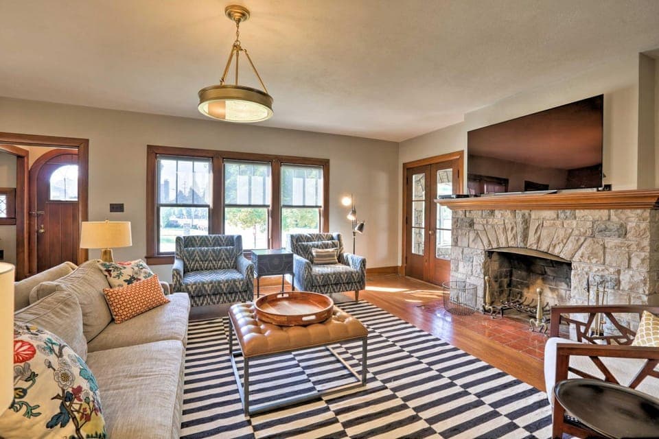 8 Mi to Kentucky Derby: Charming Louisville Gem House in Louisville