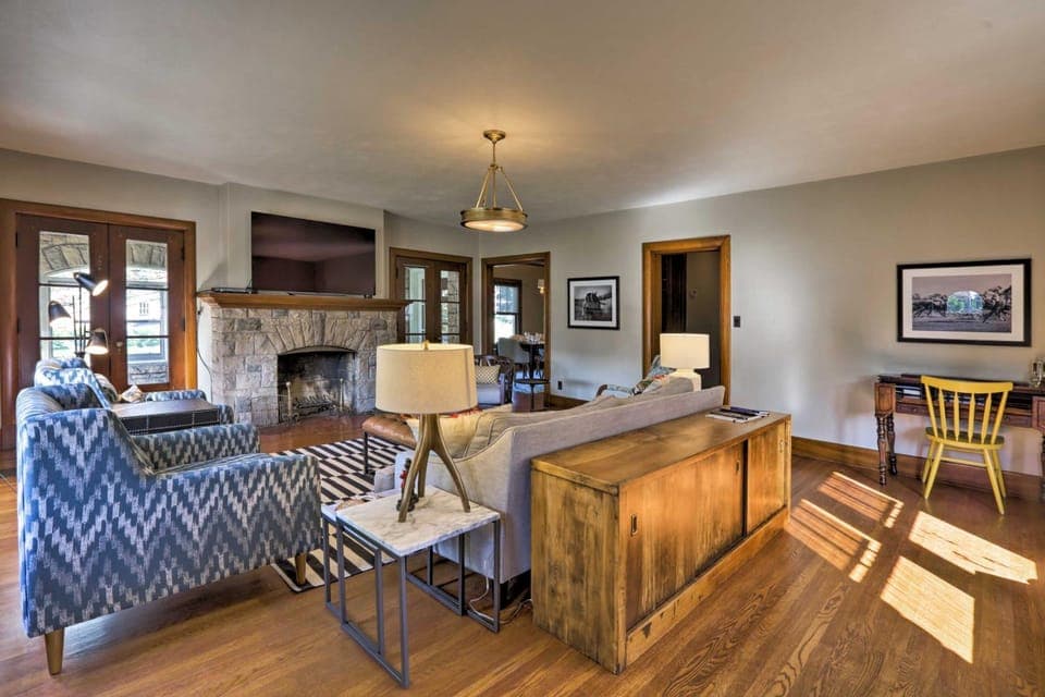 8 Mi to Kentucky Derby: Charming Louisville Gem House in Louisville