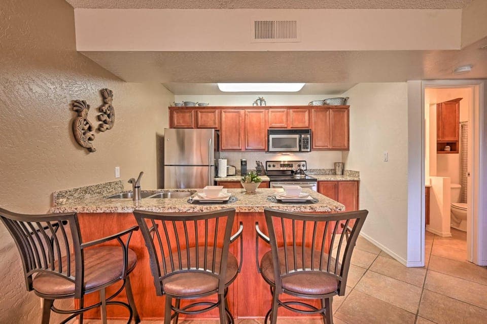 South Sedona Condo w/ Pool Access - Walk to Shops! House in Village of Oak Creek