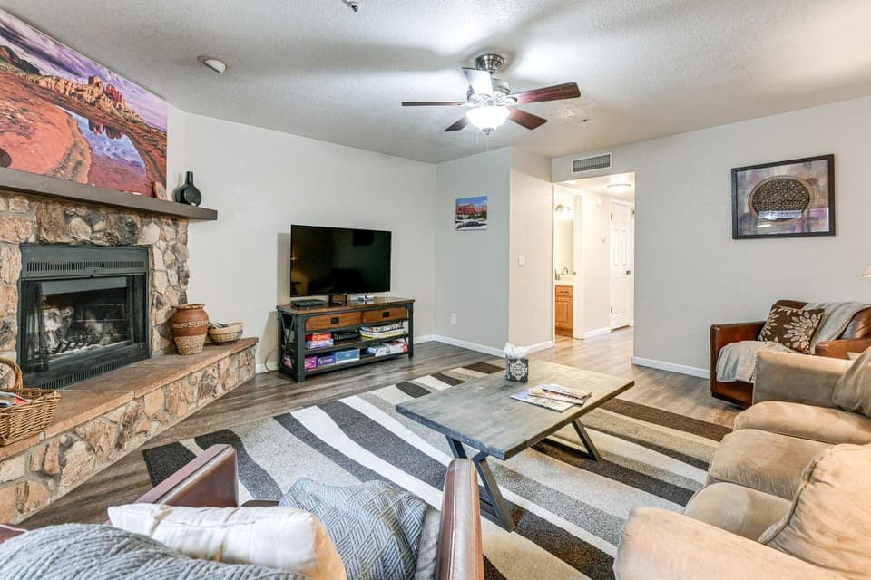 Mtn Views + Hot Tub Access: Sedona Golf Retreat! House in Village of Oak Creek