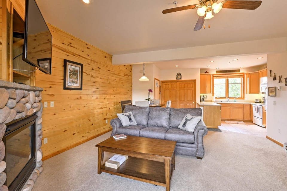 7 Mi to National Park: Grand Lake Condo w/ Deck! House in Grand Lake