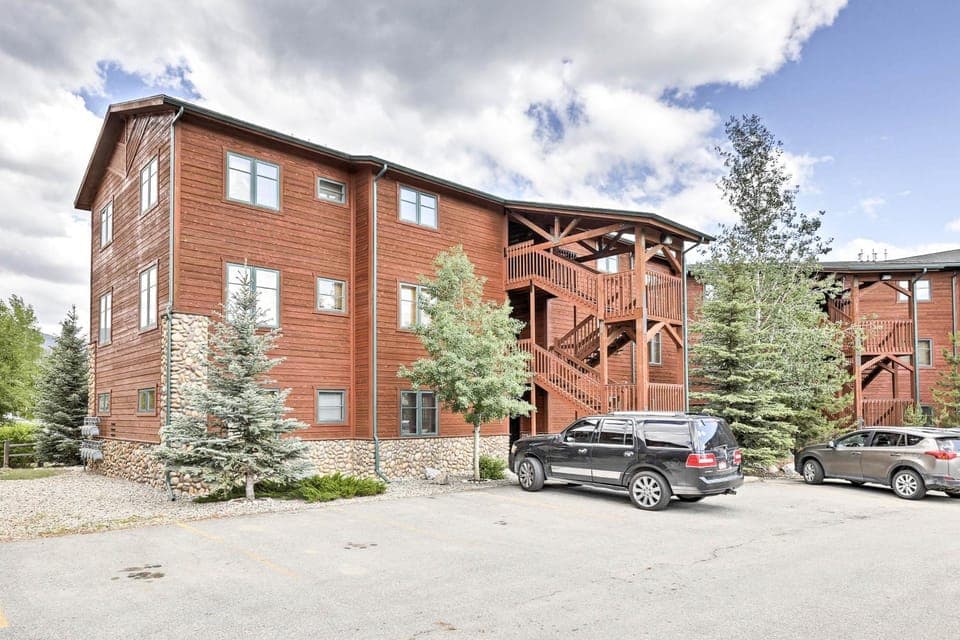 7 Mi to National Park: Grand Lake Condo w/ Deck! House in Grand Lake