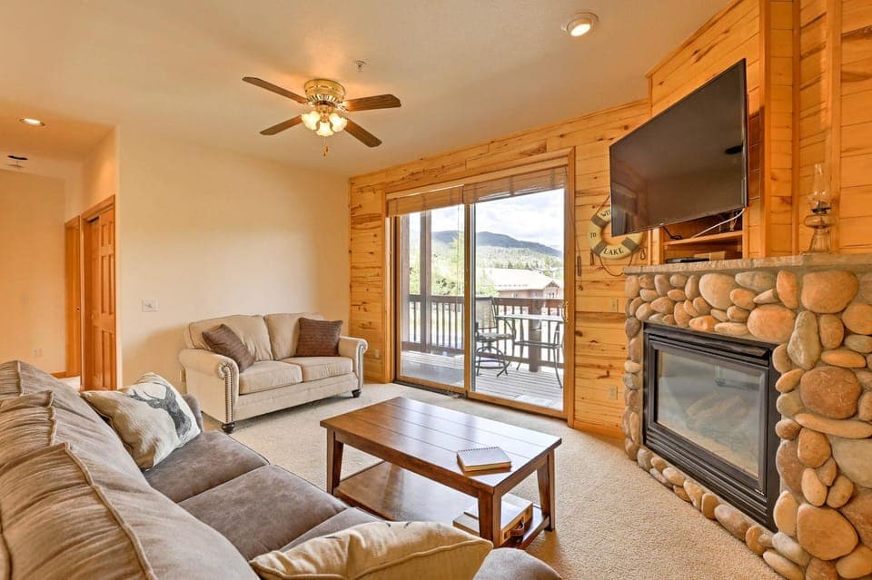 7 Mi to National Park: Grand Lake Condo w/ Deck! House in Grand Lake