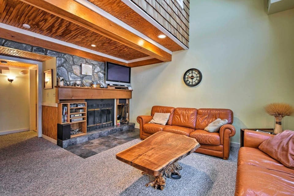 Lake Harmony Condo < 1 Mi to Big Boulder Mountain! House in Big Boulder Lake