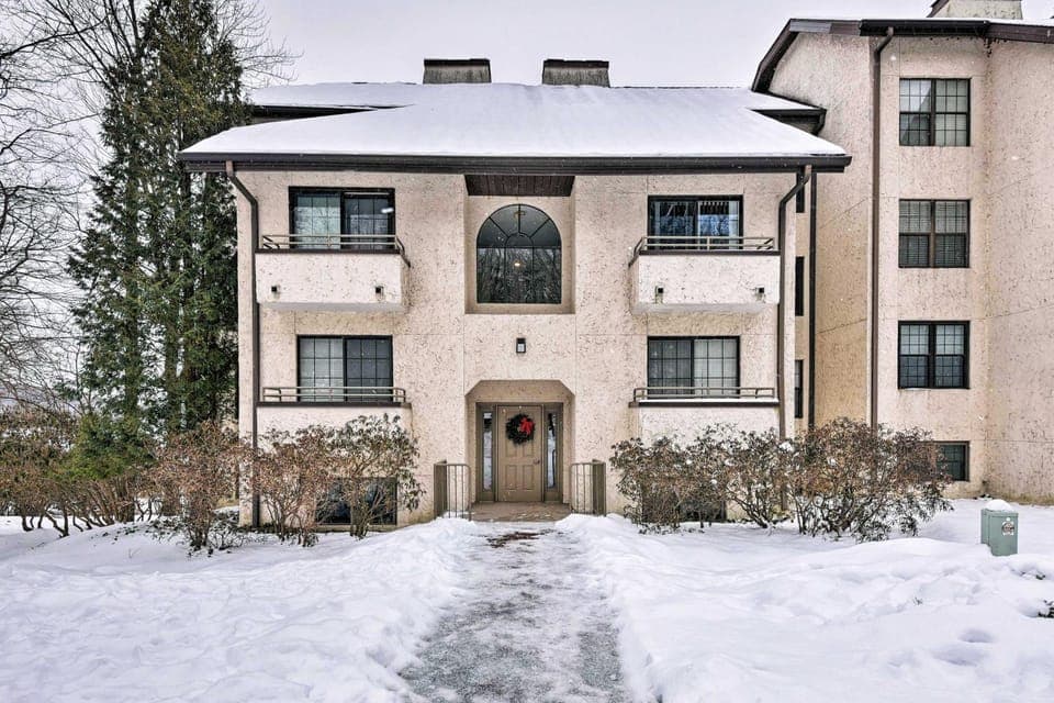 Lake Harmony Condo < 1 Mi to Big Boulder Mountain! House in Big Boulder Lake
