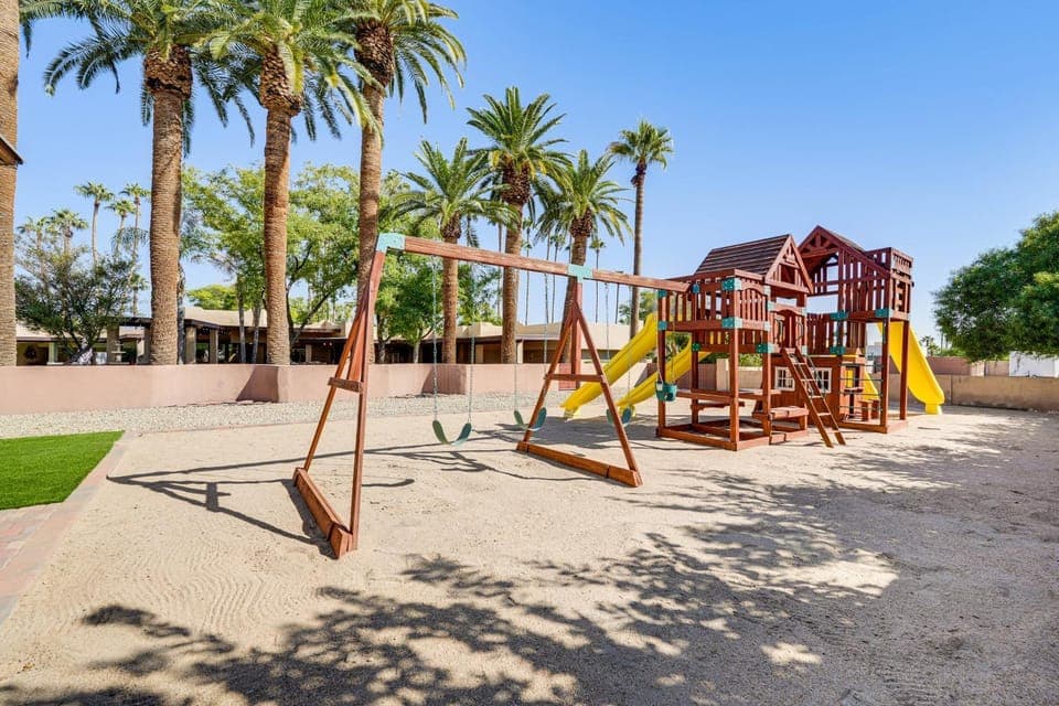 2 Mi to Old Town: 'The Grand Palms Estate' w/ Pool Villa in Paradise Valley