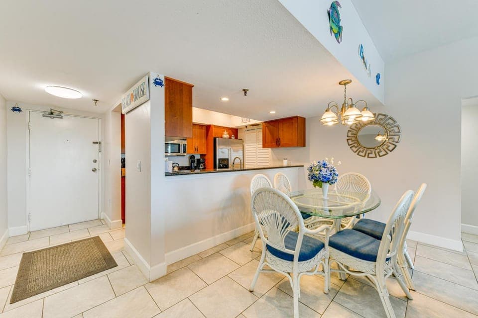 Walk to Redington Beach: Gulf-View Retreat House in Redington Shores