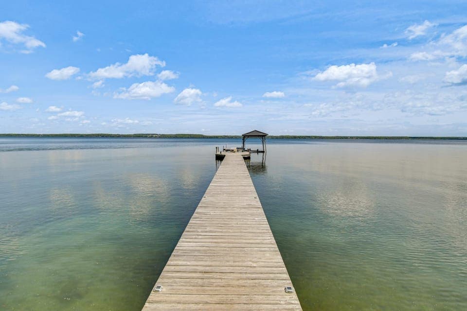 Waterfront Seneca Lake House: Fire Pit + Boat Dock House in Varick
