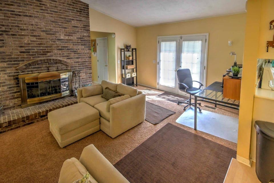 Private Plymouth Hideaway - 13 Miles to Ann Arbor! House in Superior Charter Township