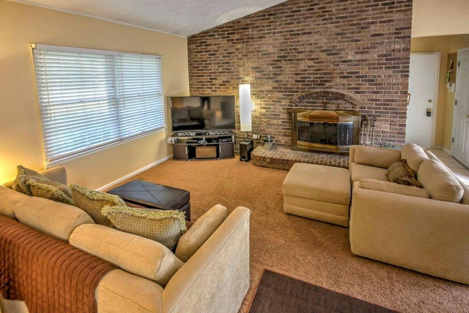 Private Plymouth Hideaway - 13 Miles to Ann Arbor! House in Superior Charter Township