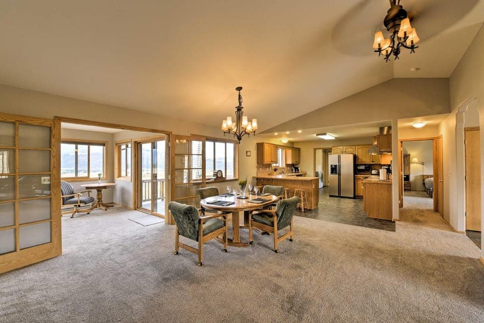Buena Vista Retreat: 7 Acres & Panoramic Views House in Park County