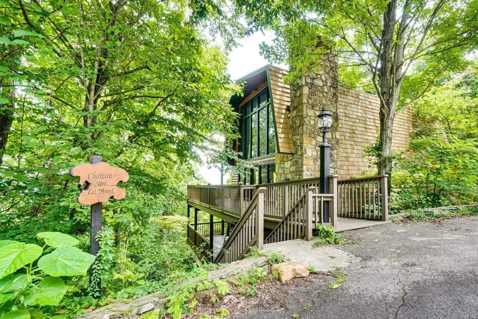 Stunning Views, Hot Tub, 3 Decks: Gatlinburg Cabin Cabin in Gatlinburg