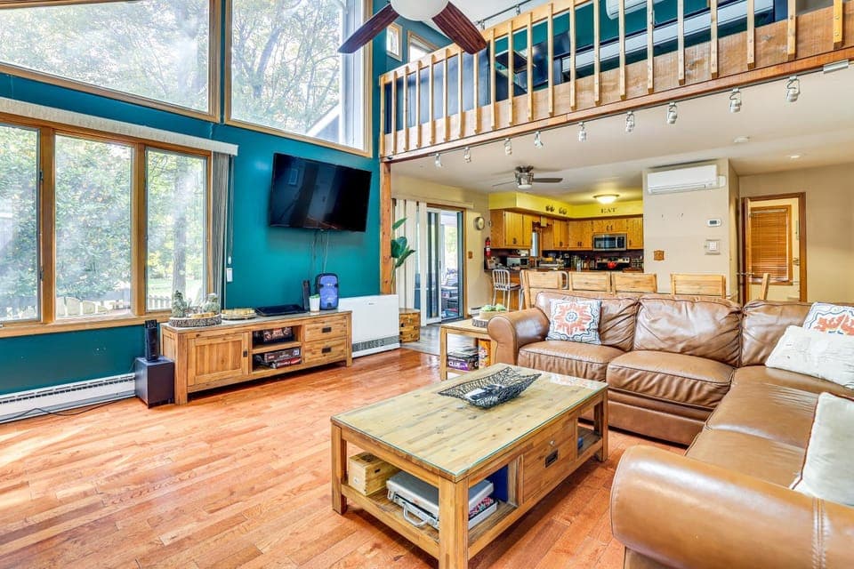 All-Season Family Retreat in Lake Harmony! House in Hickory Run State Park