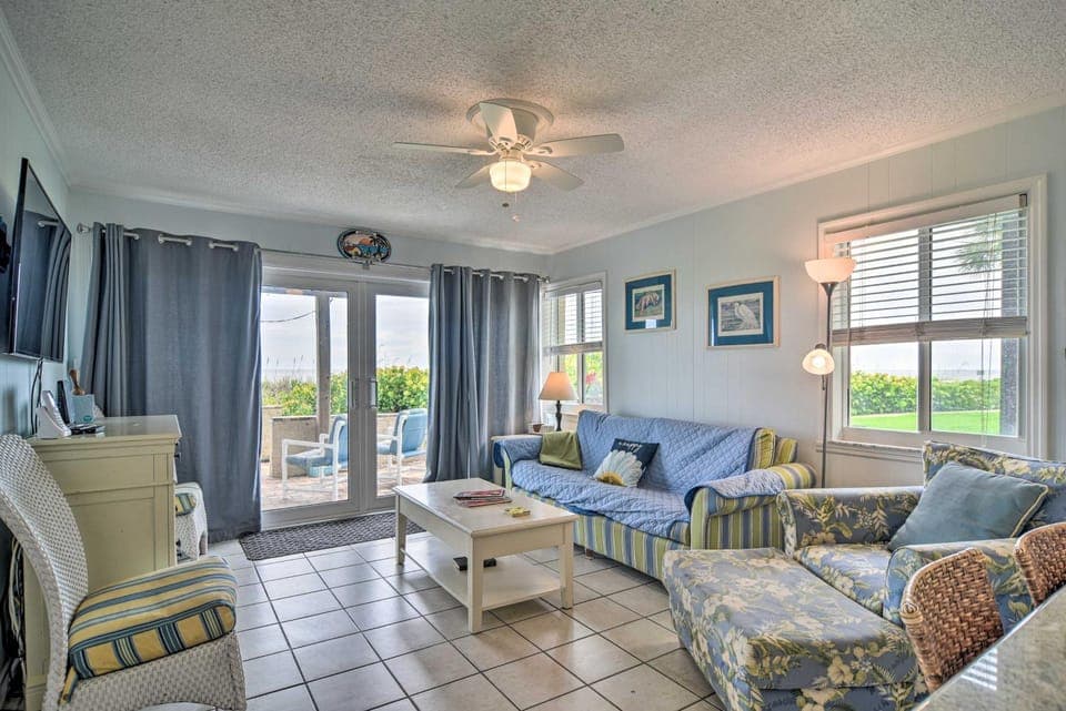 Breezy & Beachy Belleair Condo: 12 Steps to Shore! House in Belleair Beach