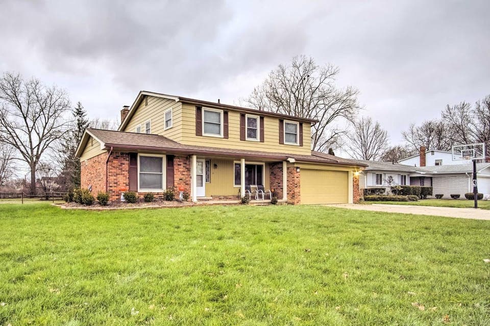 Suburban Detroit Home w/ Porch, Yard & Fire Pit! House in Southfield
