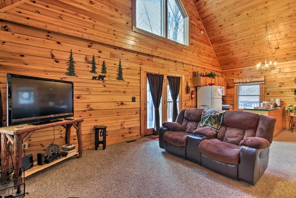 Rustic Sevierville Cabin w/ Covered Porch! Cabin in Sevierville