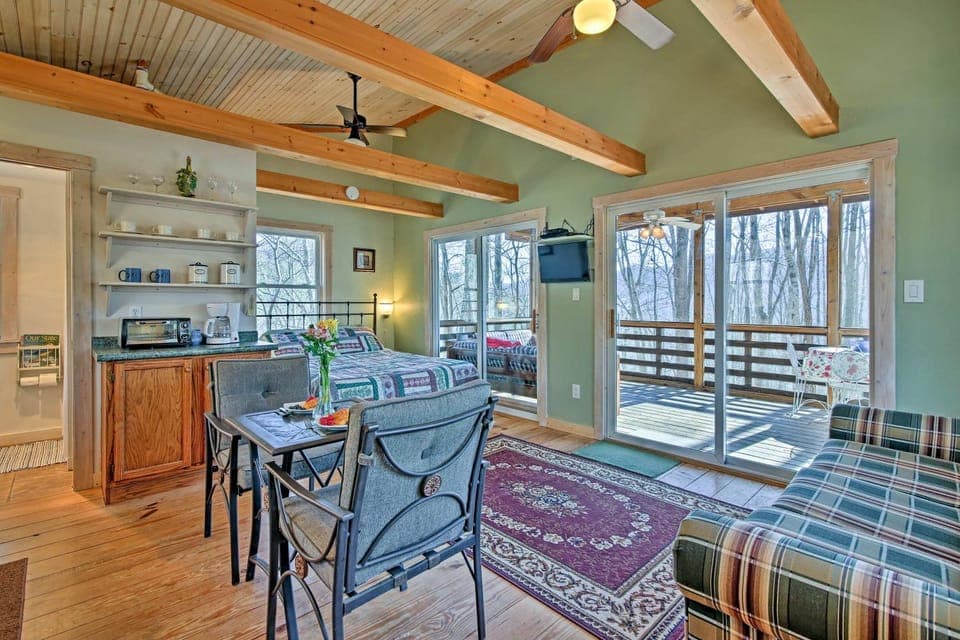 Screened Porch: ‘The Coop’ Robbinsville Cabin! Cabin in Stecoah