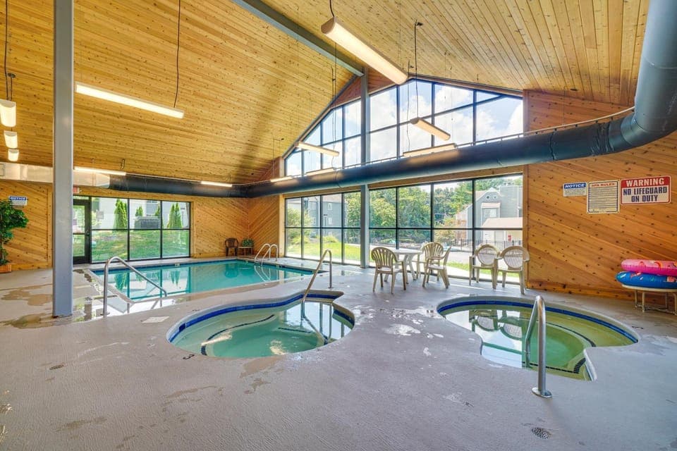 Indoor & Outdoor Pool Access! Condo 3 Mi to GSMNP House in Gatlinburg