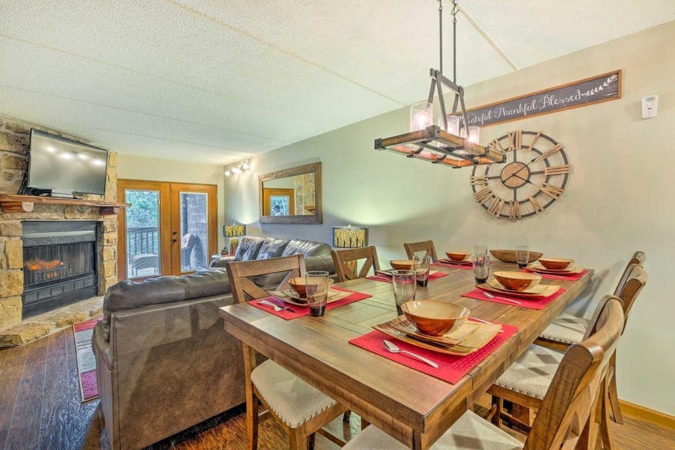 Chalet Village Upper Alpine Condo w/ Pool Access! House in Gatlinburg