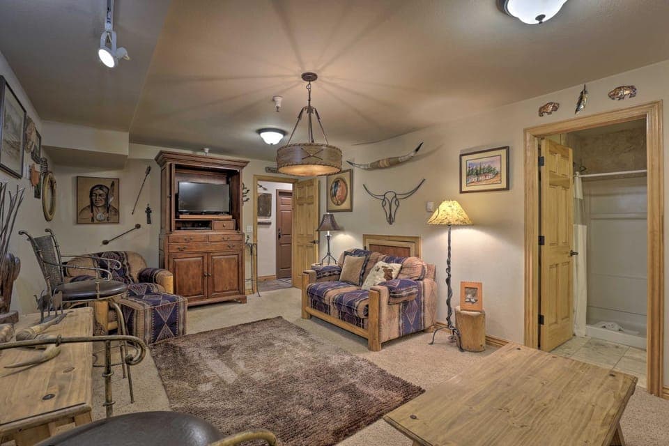 7 Mi to Copper Mtn: Condo w/ Deck & Stunning Views House in Frisco